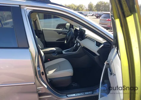 2025 Toyota Rav4 Xle Premium z USA, uszkodzony, nr VIN 2T3C1RFV4SC310511